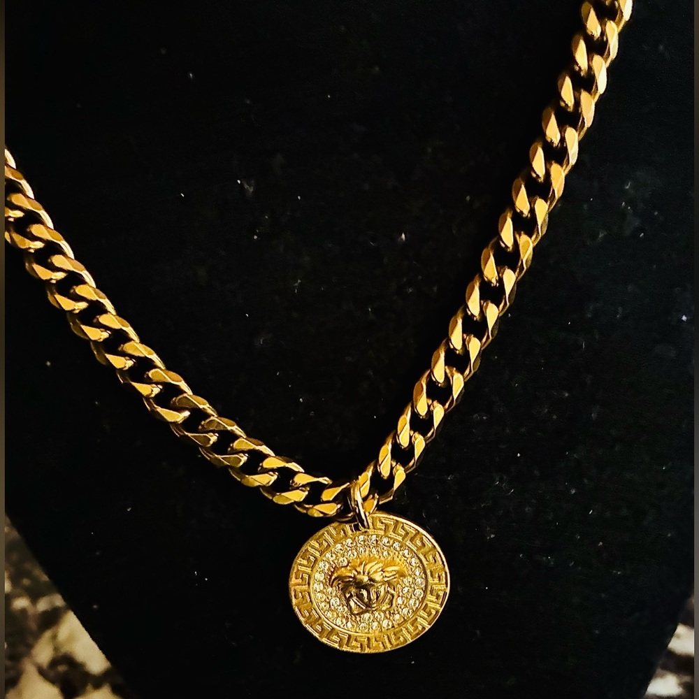18kt Gold Plated Medusa Medallion Link Chain
